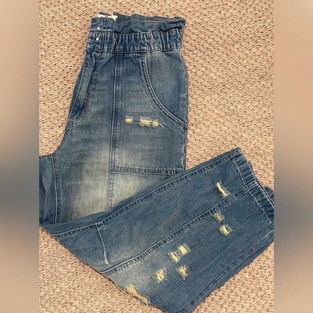 FREE PEOPLE 
Moxie jean 
Size small